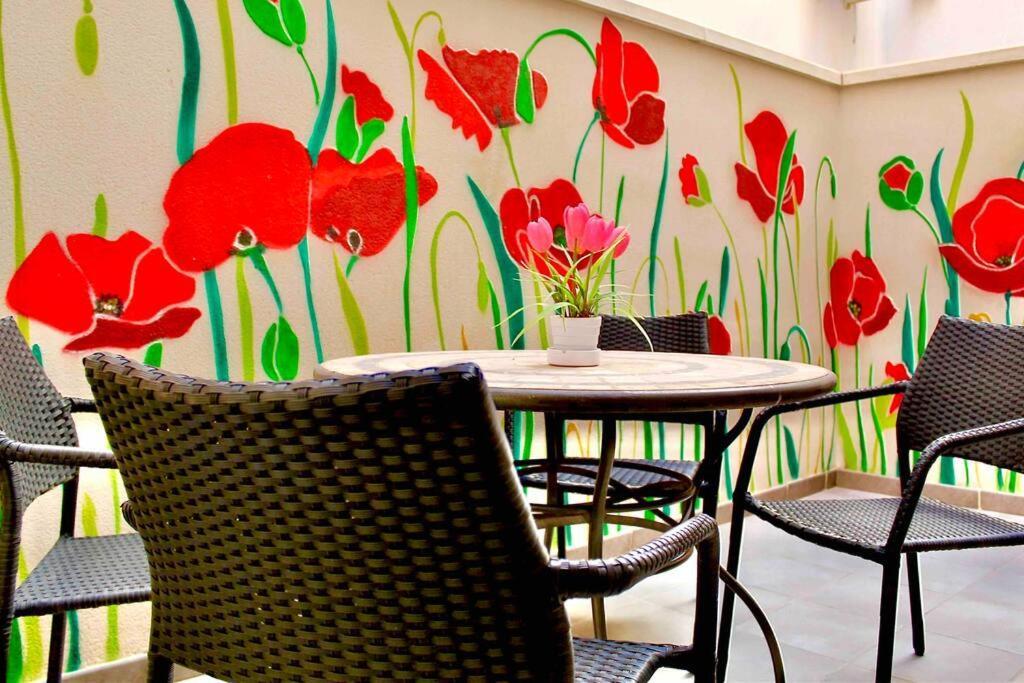 Appartamento Downtown Jinetes Deluxe With Pool & Free Parking Málaga Esterno foto
