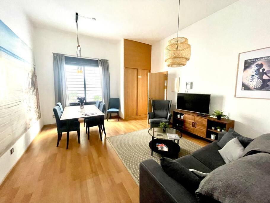 Appartamento Downtown Jinetes Deluxe With Pool & Free Parking Málaga Esterno foto