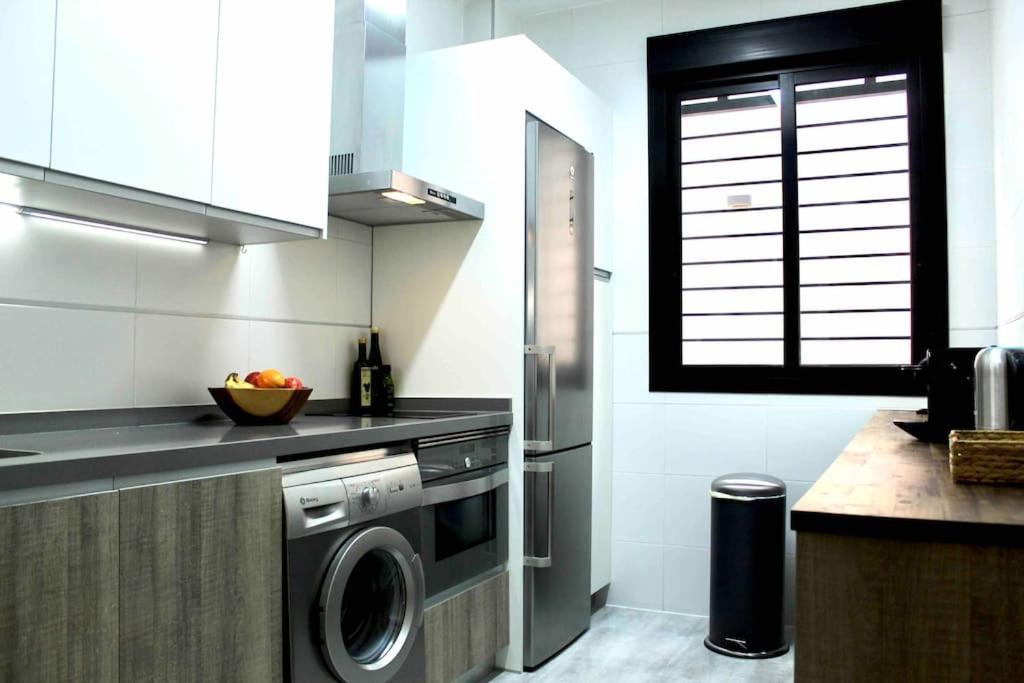 Appartamento Downtown Jinetes Deluxe With Pool & Free Parking Málaga Esterno foto