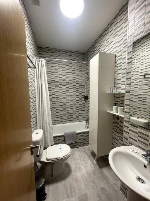 Appartamento Downtown Jinetes Deluxe With Pool & Free Parking Málaga Esterno foto